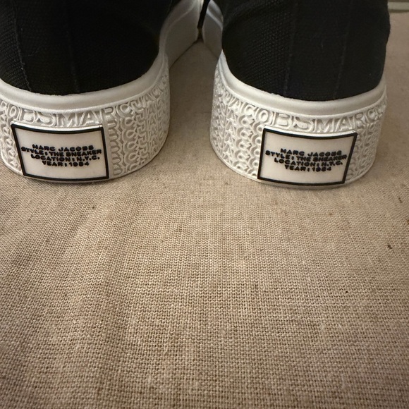 Marc Jacobs Black Signature Classic casual distressed Canvas Sneakers! NWOT! - Picture 6 of 10